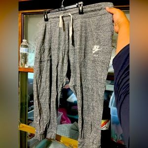 Womens Nike capris joggers